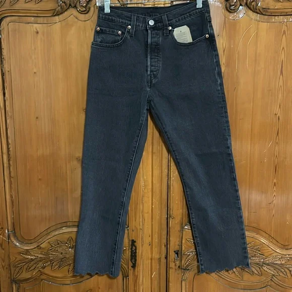 NEW Women’s 501 Levi Crop with Scalloped Hem - Picture 3 of 10